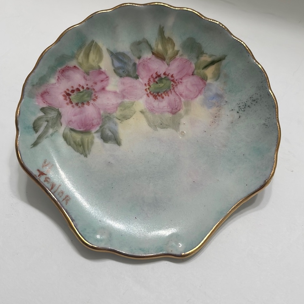 Vintage 4 inch shell shaped hand painted flowers, gold trimmed plate.